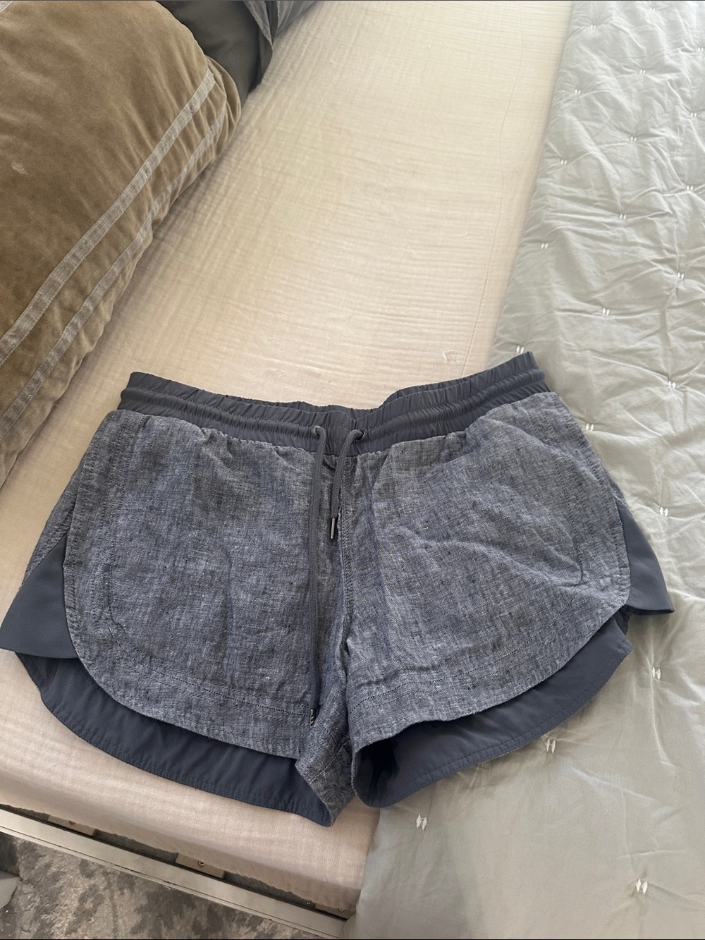 Athleta  sz 8 Two-Tone Gray Athletic Shorts
